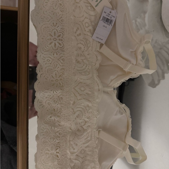 Elegant Lace Bralette - Cream - Picture 2 of 4